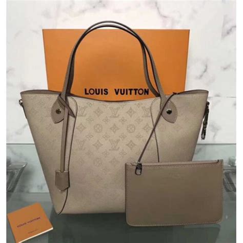 Replica Louis Vuitton Hina MM.